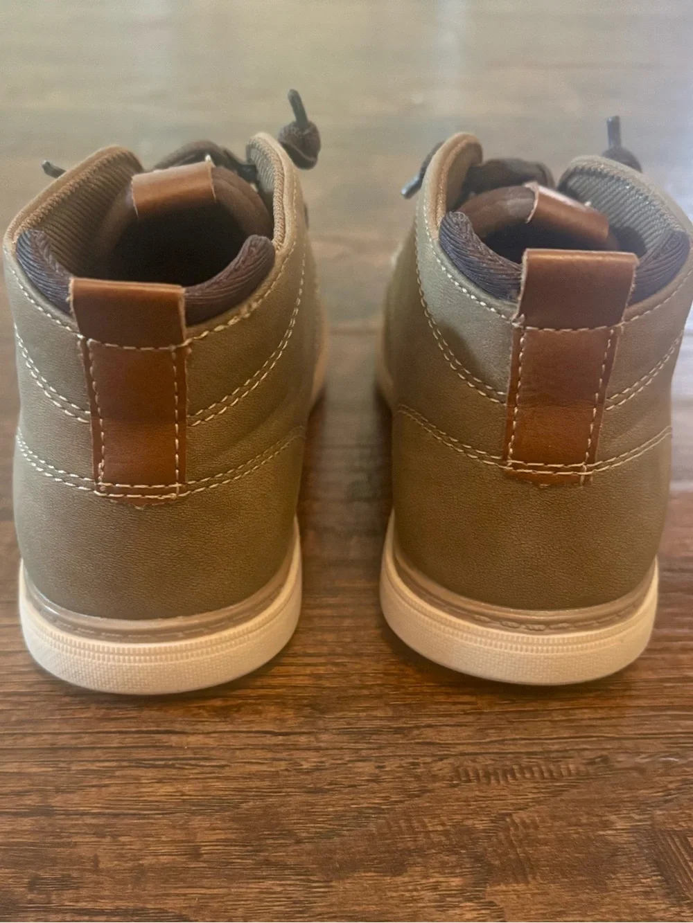 Crown Vintage stylish boots